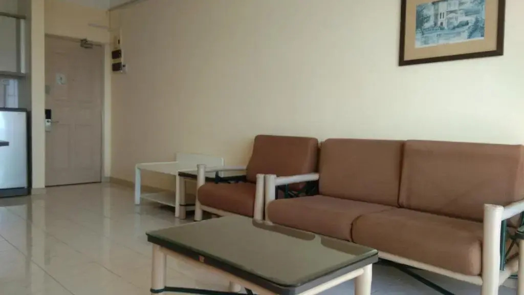 OYO Home 90533 Nomadic Town Condo