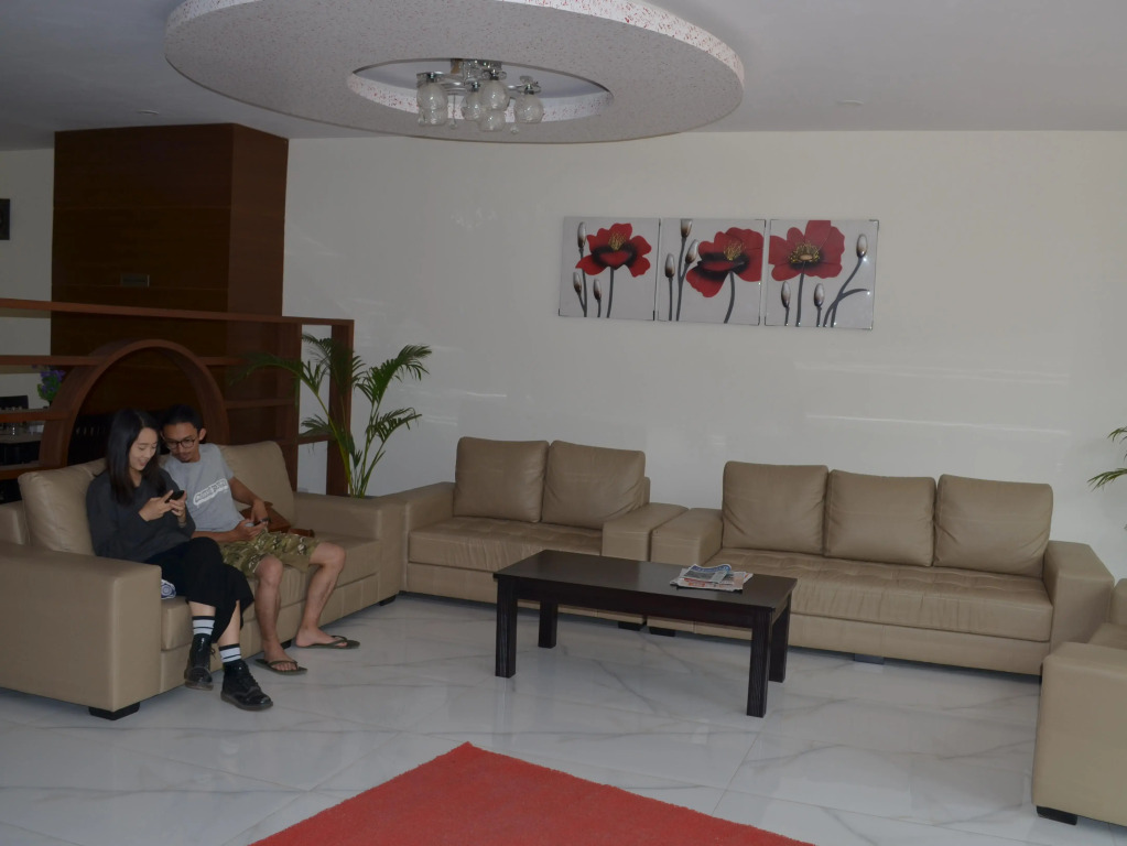 Hotel Regal Airport