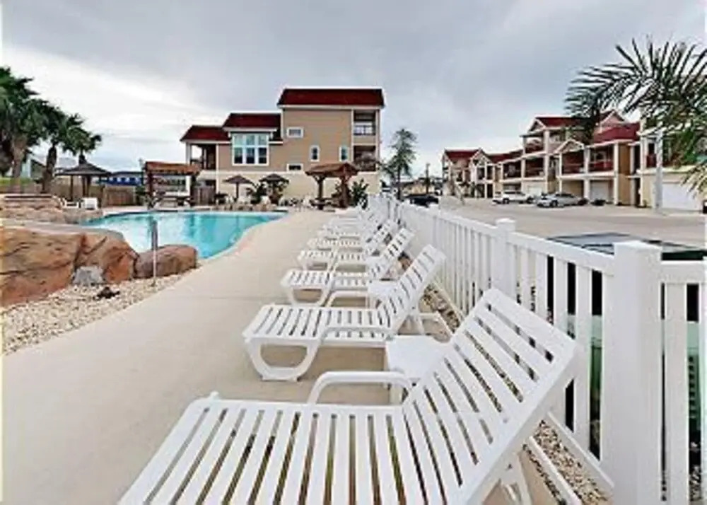 Beachside Getaway - 3 Br Condo