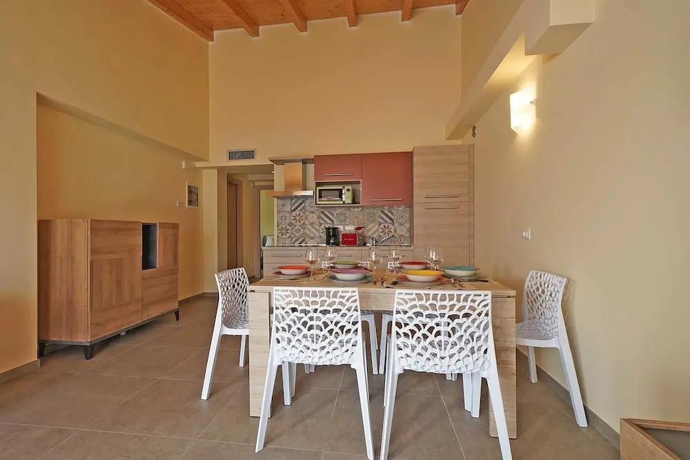 Residence Dany appartamenti con cucina vista lago piscina e parcheggio