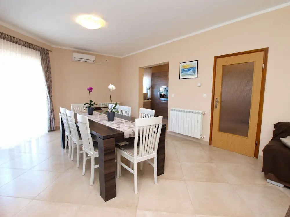 Apartment 1386