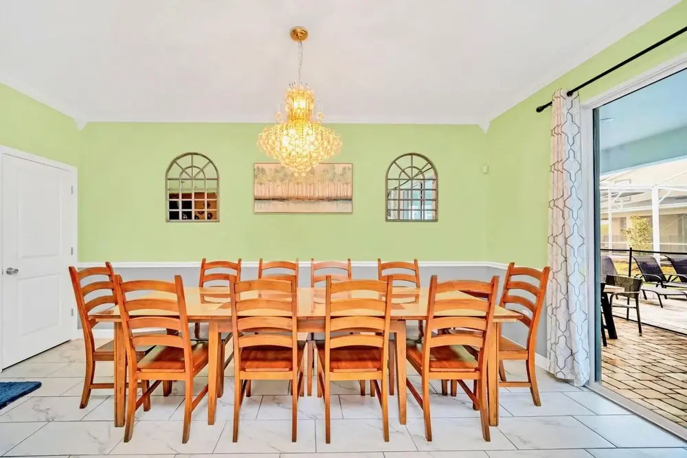 9BR Family Home With Pool Hot tub and BBQ