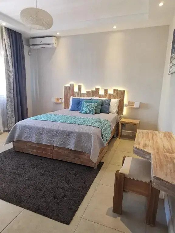 PEREYBERE -Charming 2 bedrooms apartment- WITH POOL - BEACHCOVE Apartments, North Living, APT 8