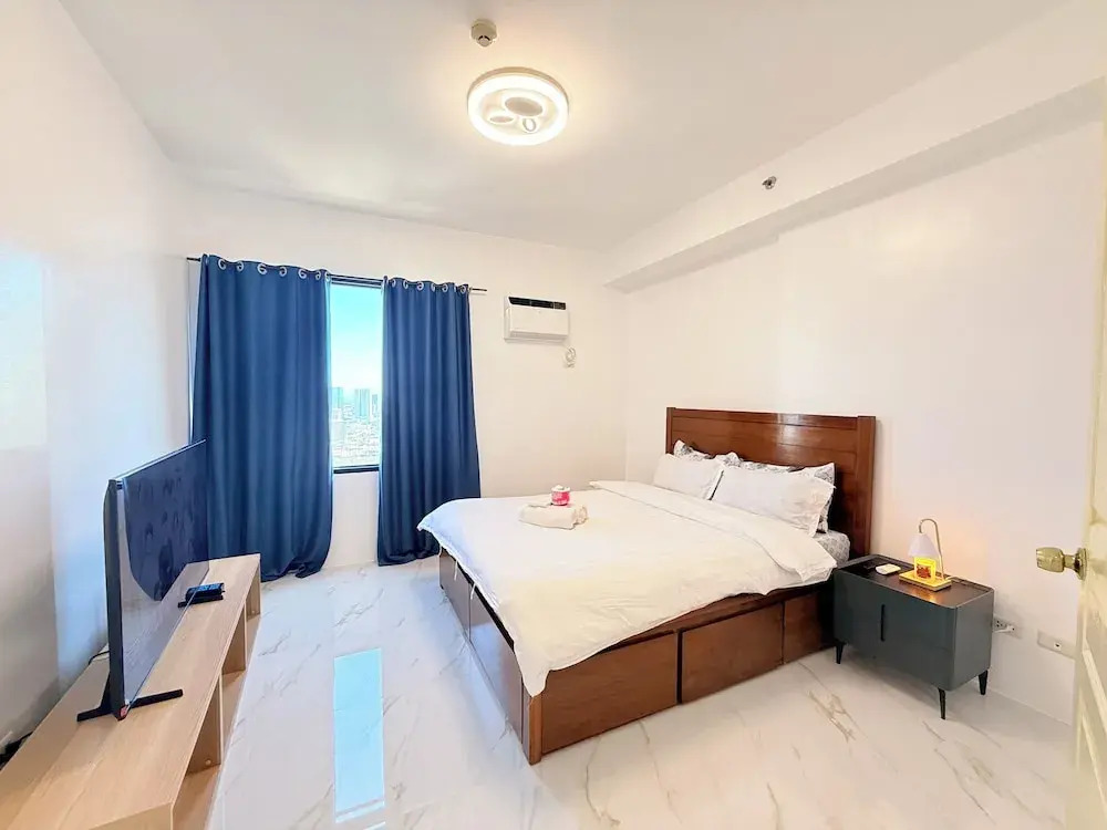 Malate Bayview Mansion city view