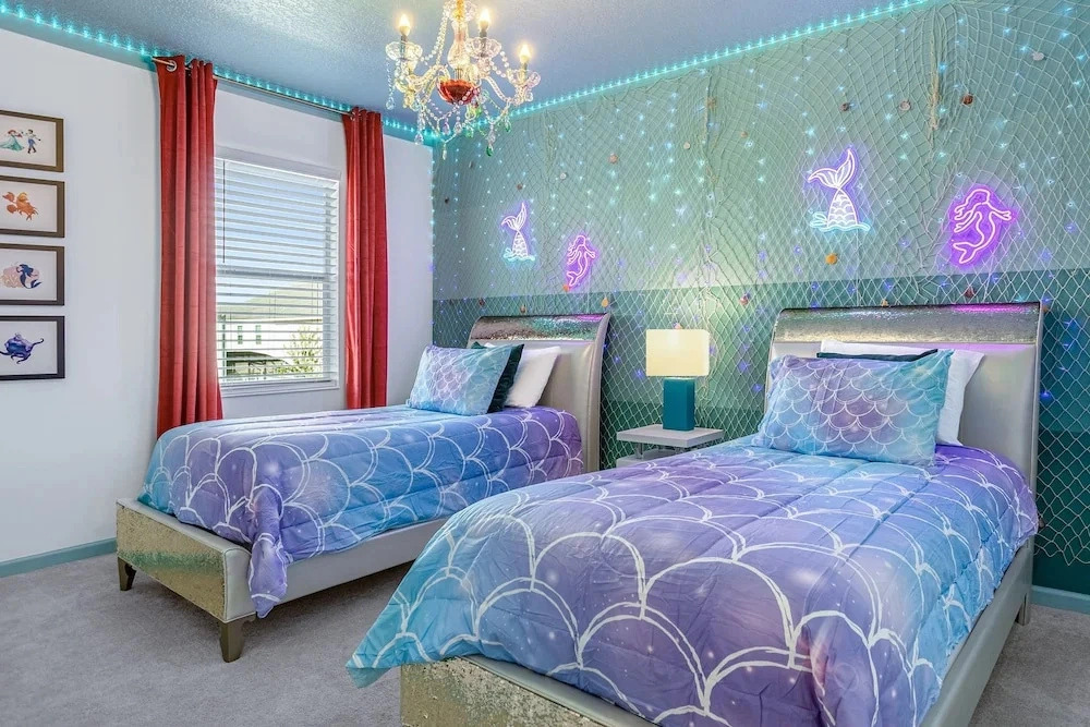 Upstay Mansion w Cinema Games Pool - Sleeps 24