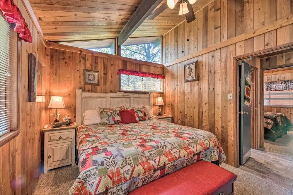 Quiet Retreat w/ Hot Tub - 16 Miles to Ski Apache!