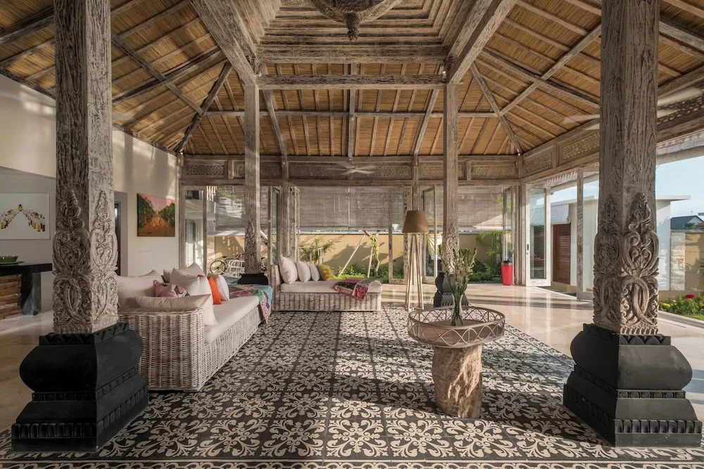Villa Manggala - 13 mins walk to Berawa Beach