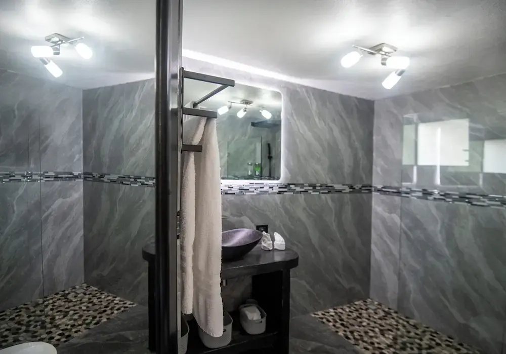 Villa Roca Boutique Resort & Suites