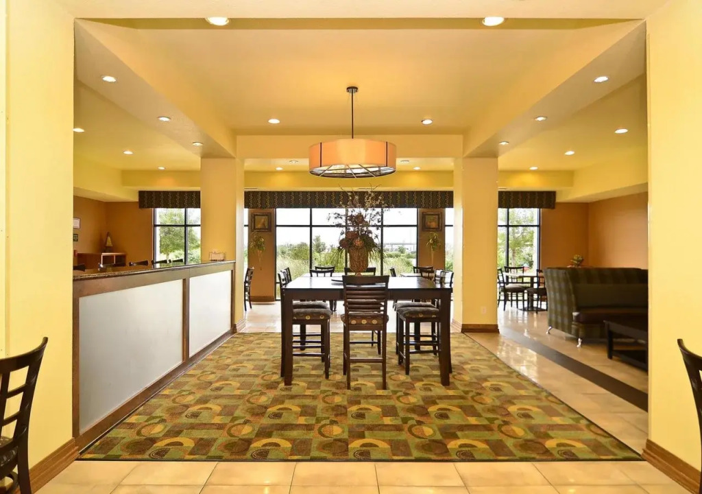 Best Western Plus Christopher Inn & Suites