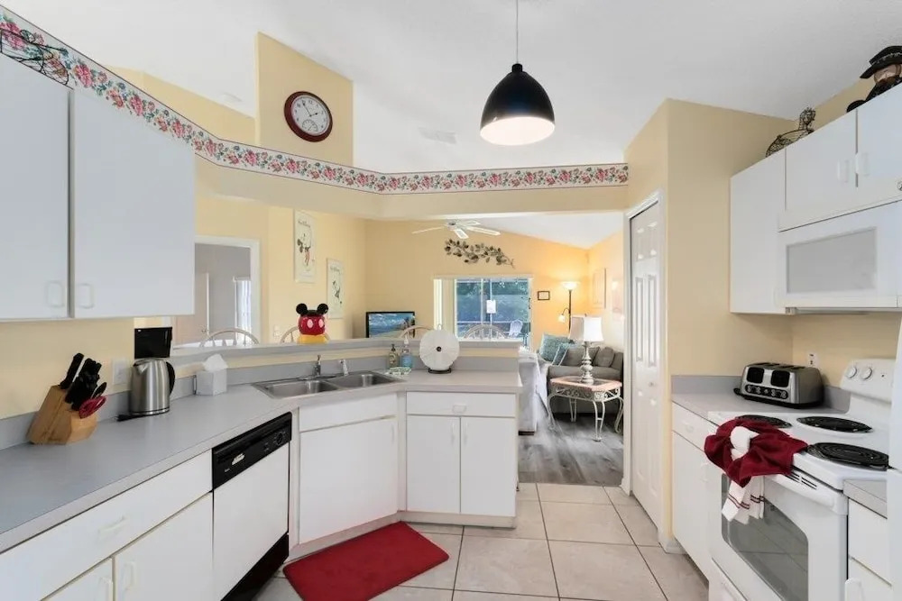 4 Bed Located In Davenport Only Minutes To Disney 4 Bedroom Villa by RedAwning