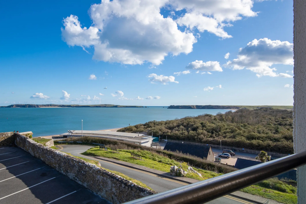 Apartment 8 Waterstone House - Luxury Apartment Sea Views Pet Friendly