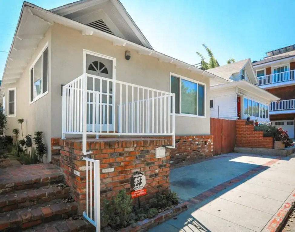 Beachy 3br - 1 Block To Ocean, Near Abbott Kinney 3 Bedroom Home