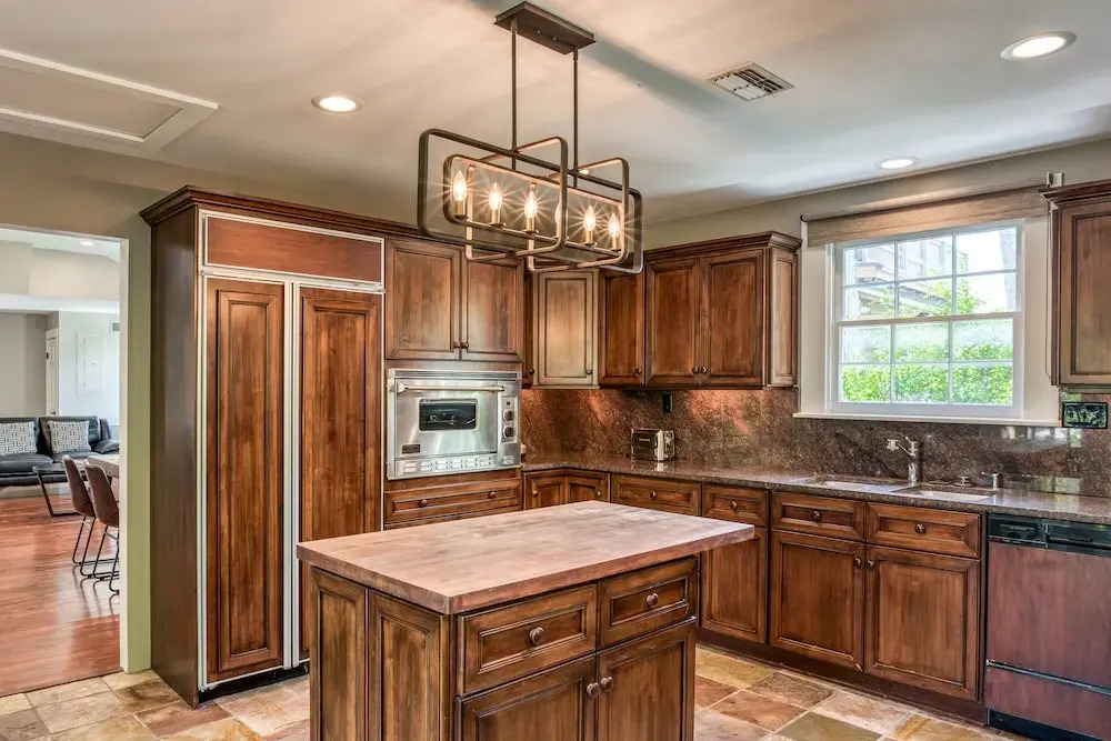 Colonial Quarter Hideaway With Modern Comforts & Balcony - Near the Beach