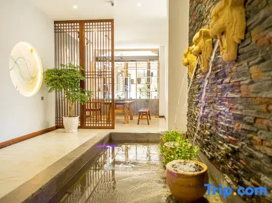 Hong Yaxin Round Inn
