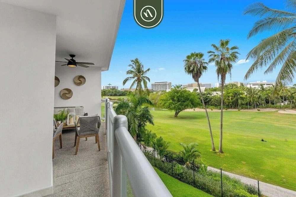 Stylish 2 BR Condo - Pools - Golf - Membership