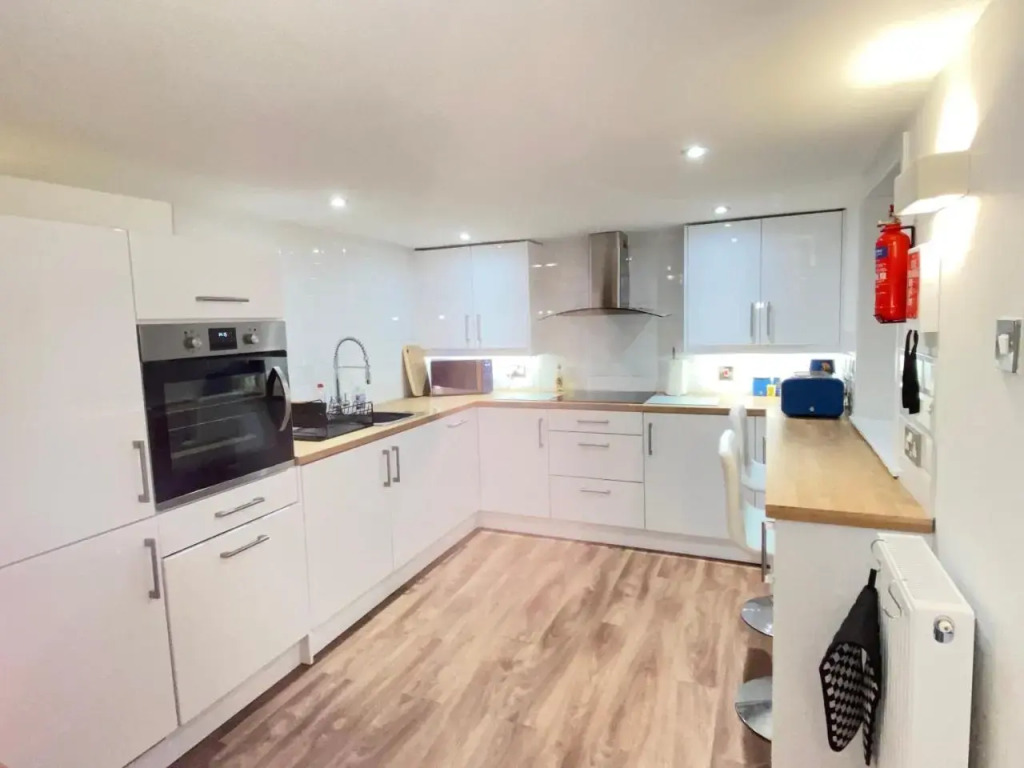 Westons Hideaway, 2 Bed, Free Parking, 6 Mins Walk To Beach,