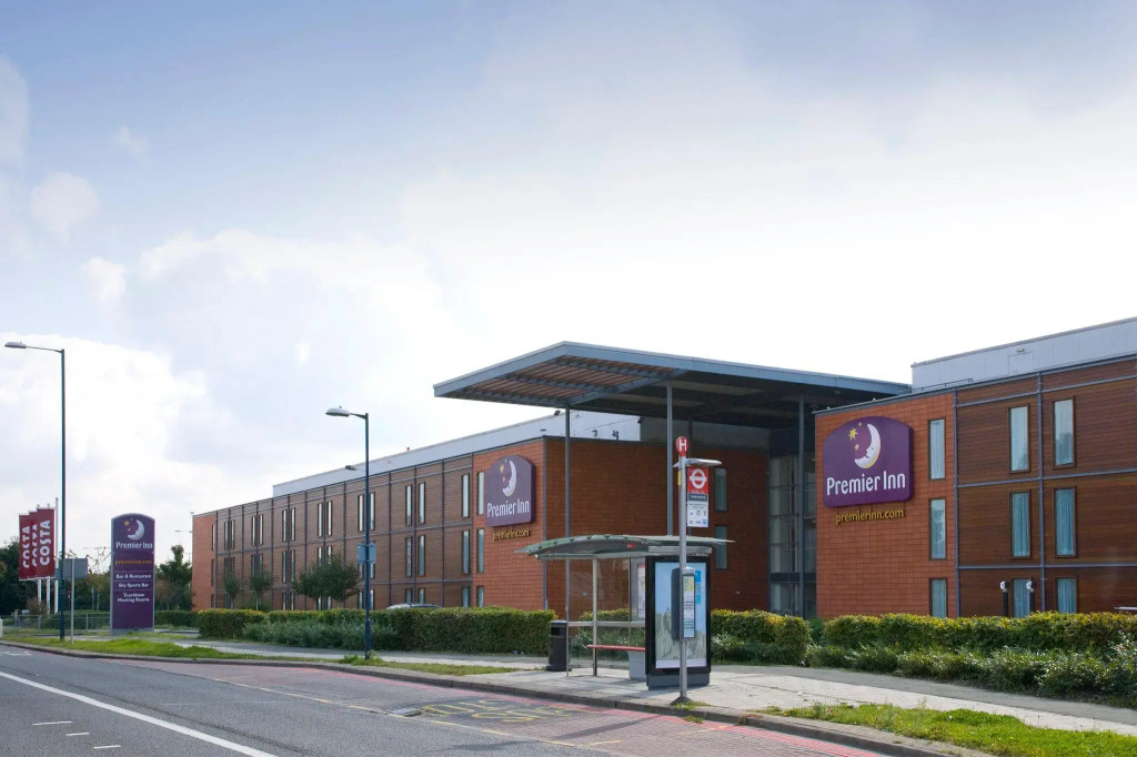 Premier Inn Heathrow Airport T2 & T3 (Bath Road)
