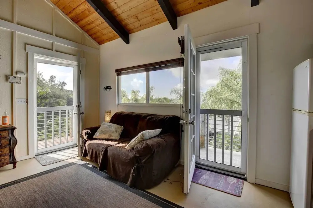 Cozy Kona Coast Apt w/ Lanai ~ 8 Miles to Beach!