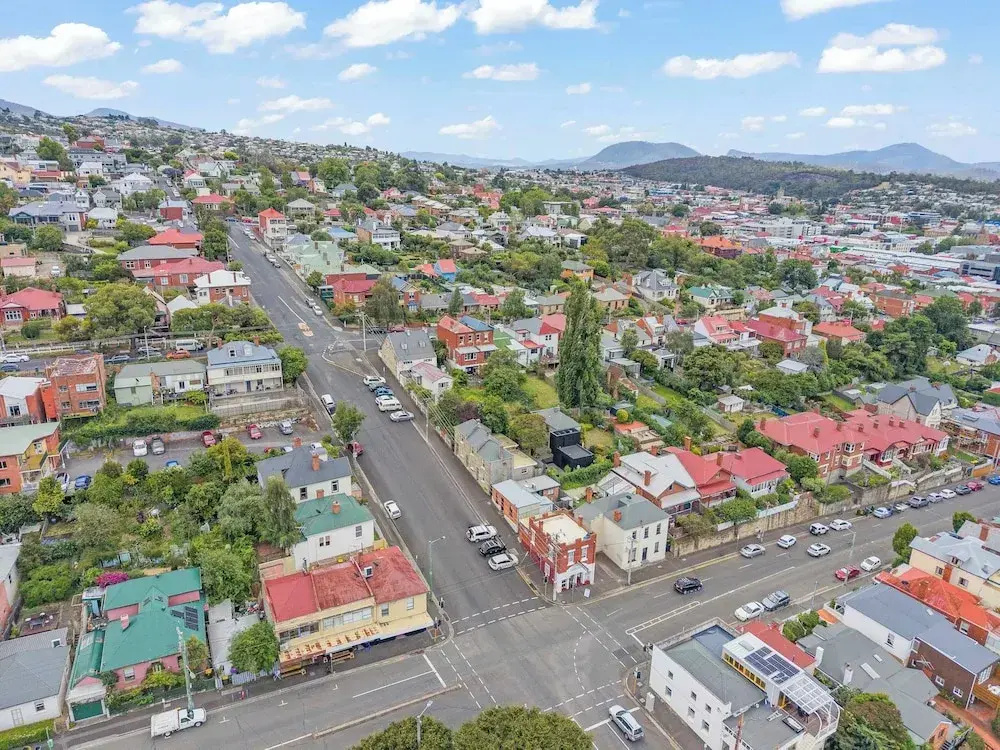 Stylish 3 Bedroom Townhouse - Hobart CBD