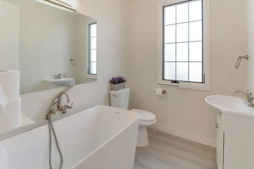 Shop, Dine & Explore Pasadena! Newly Built Home