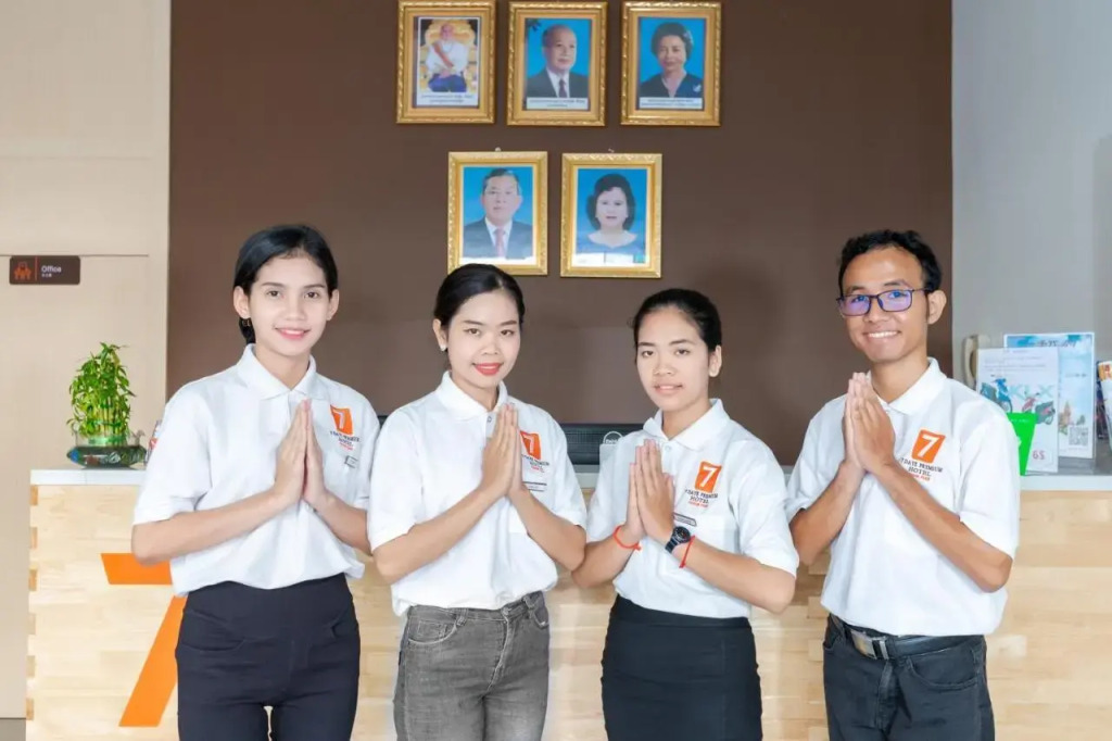 7 Days Premium Hotel