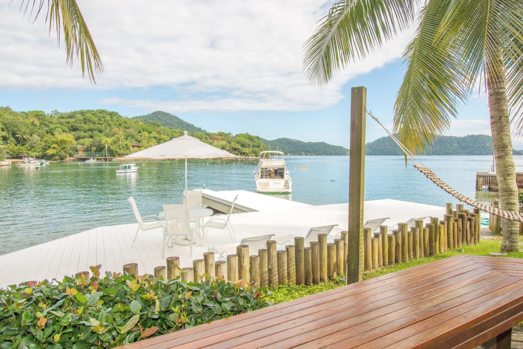 Villa Com Seis Suítes E Praia Particular