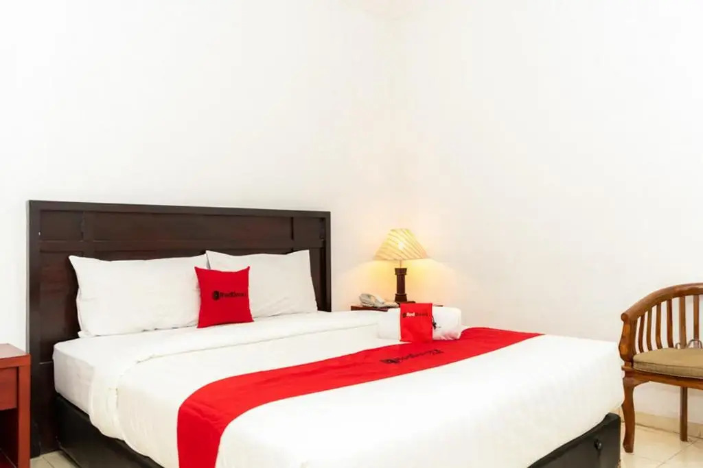 RedDoorz Plus Syariah near Java Supermall Semarang 2