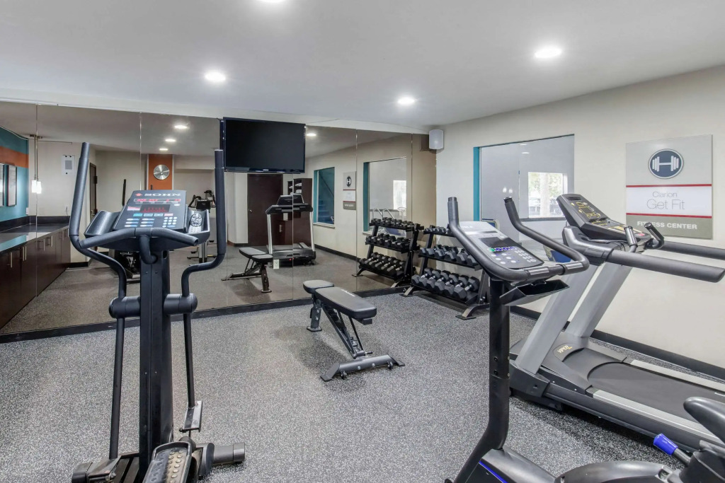 Clarion Inn & Suites DFW North