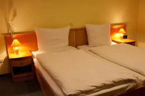 Hotel Restauracja Tawerna Gliwice - duży parking gratis