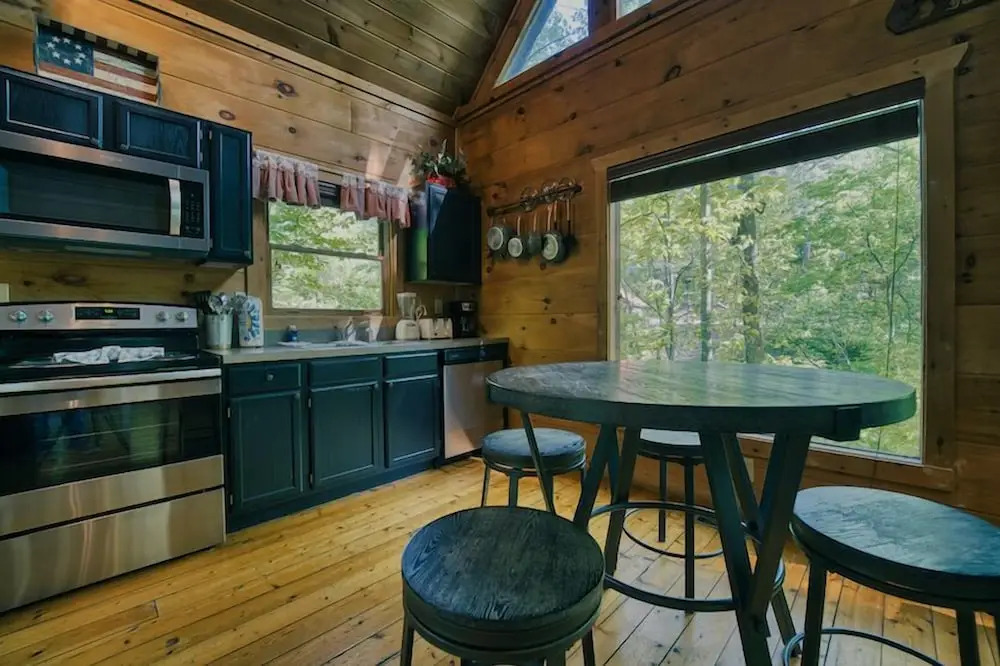 Cabin in Nature w/ Hot Tub & Games!