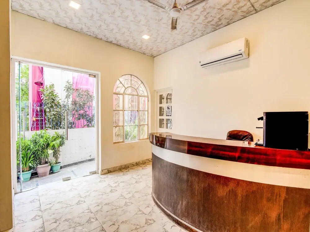 Hotel O Vishwakarma Palace