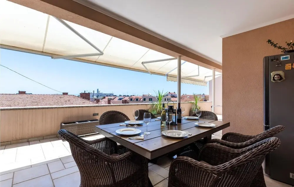 Amazing Apartment in Split With Wifi and 3 Bedrooms