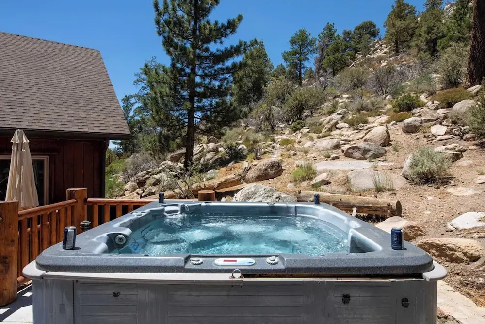 Bernard by Avantstay Luxurious Cabin in Big Bear w/ Hot Tub & Pool Table