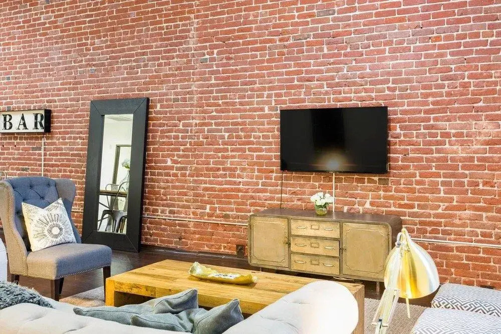 Visit La Live From A Spacious Industrial Loft