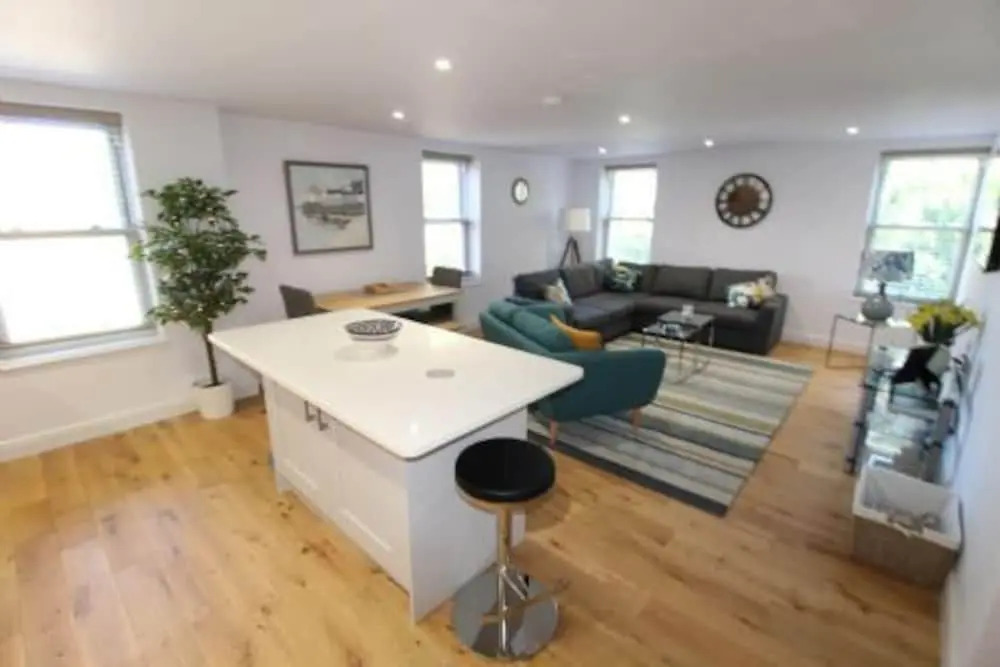 Middle Chine - 2 Bedroom Holiday Home