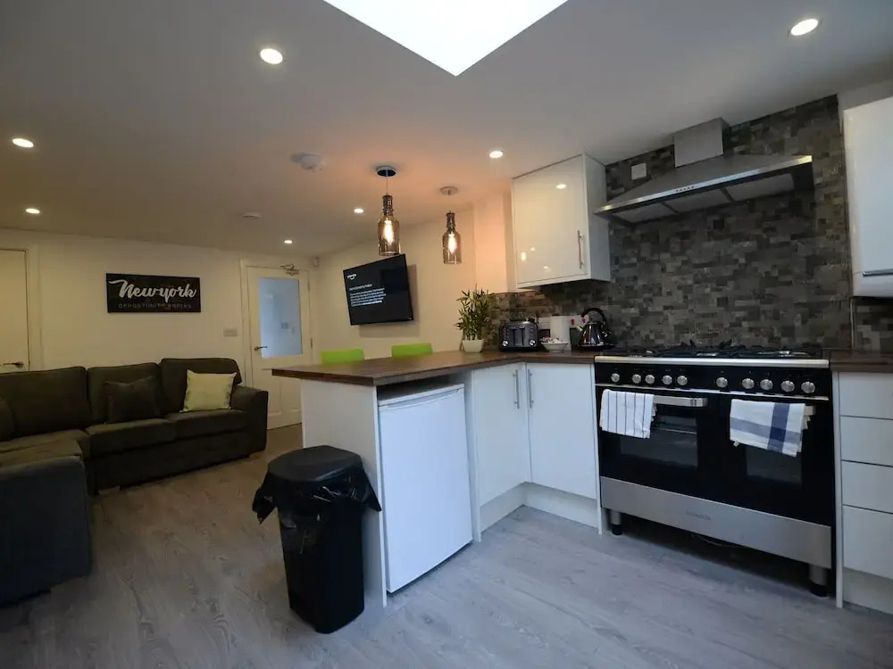 Elegant Holiday Home in Coventry near Lake View Park