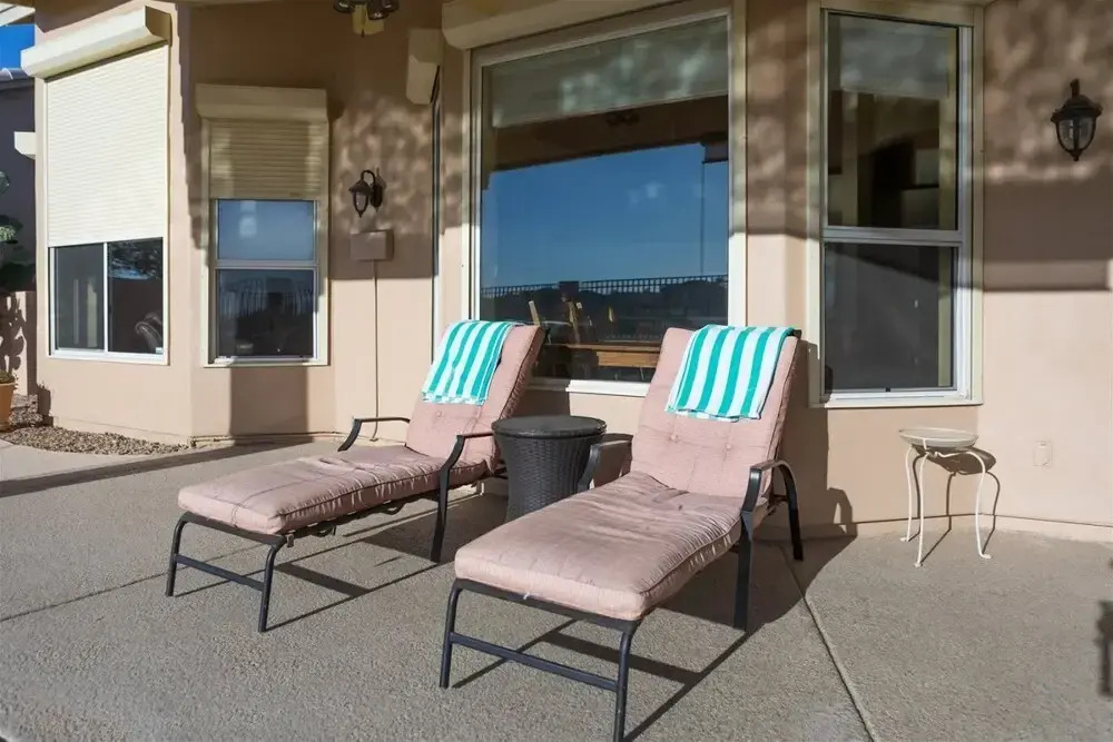 Spacious golf course house with pool heater, spa