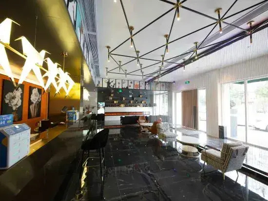 Huzhou Manani Hotel (Zhili Golden Coast Children's Clothing City)