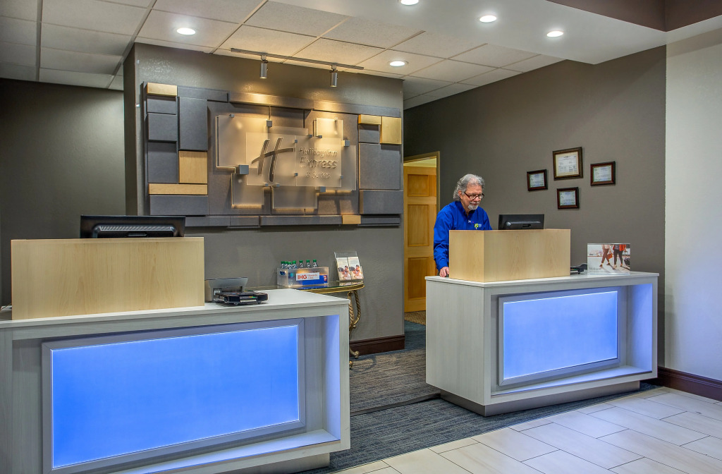 Holiday Inn Express & Suites Morristown by IHG