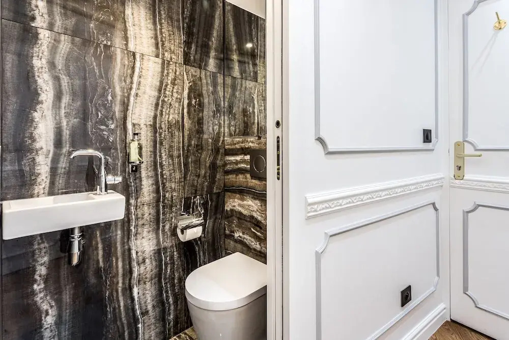 Luxury 2 bedroom 2.5 bathroom Louvre