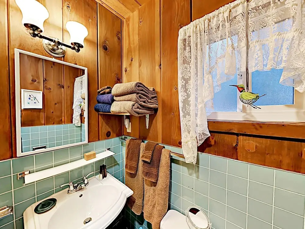 Becky's Boathouse 3BR by RedAwning