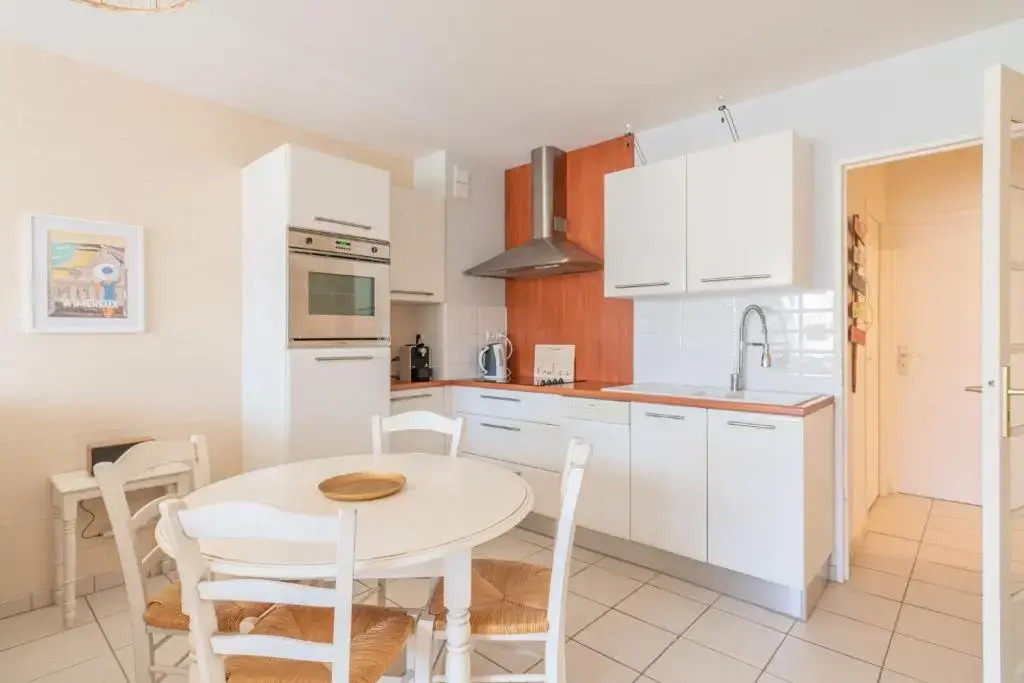 Agréable appartement et terrasse à 2 pas de la mer