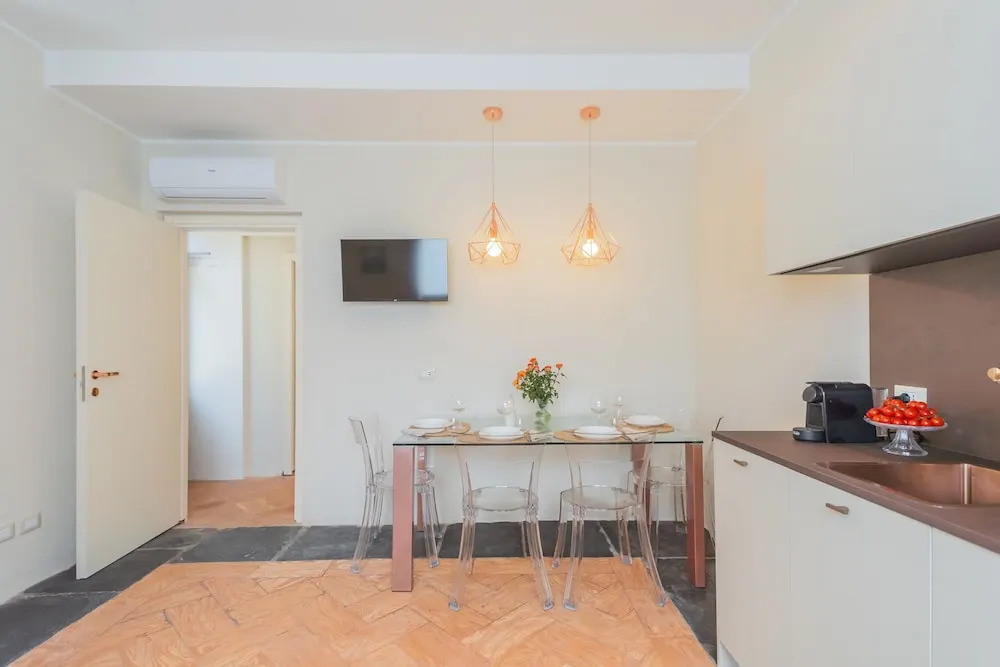 Como Dreams Apartments by Rent All Como