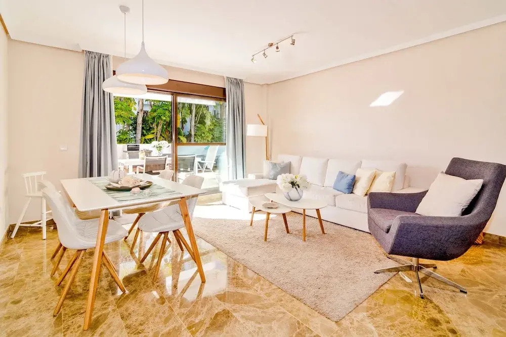 GH-Beautiful 2 bedroom apt small pool