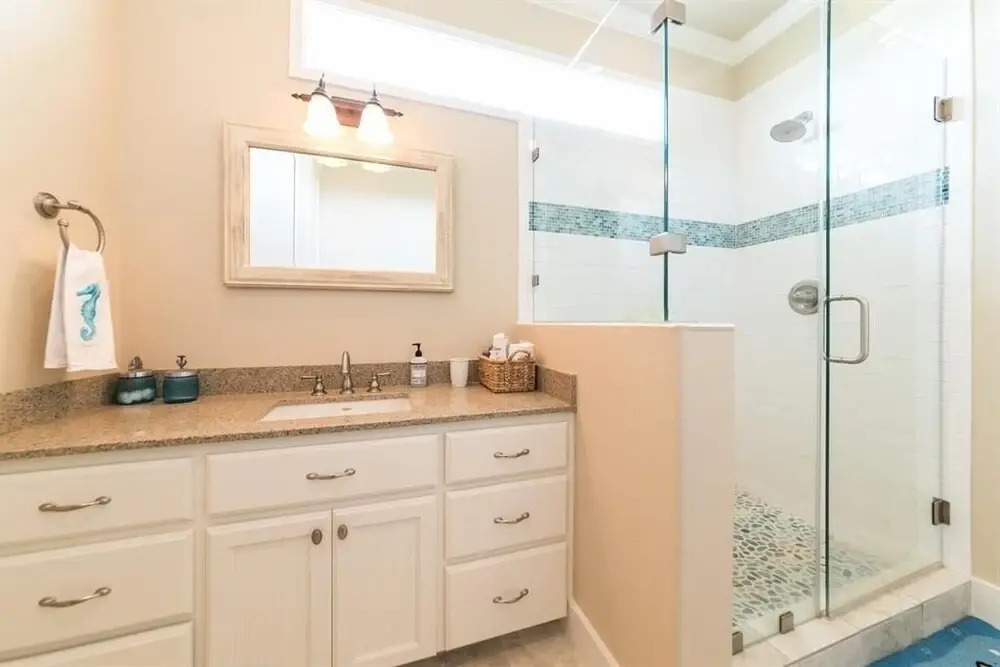 Bienvenu To The Beach 3 Bedroom Home by RedAwning
