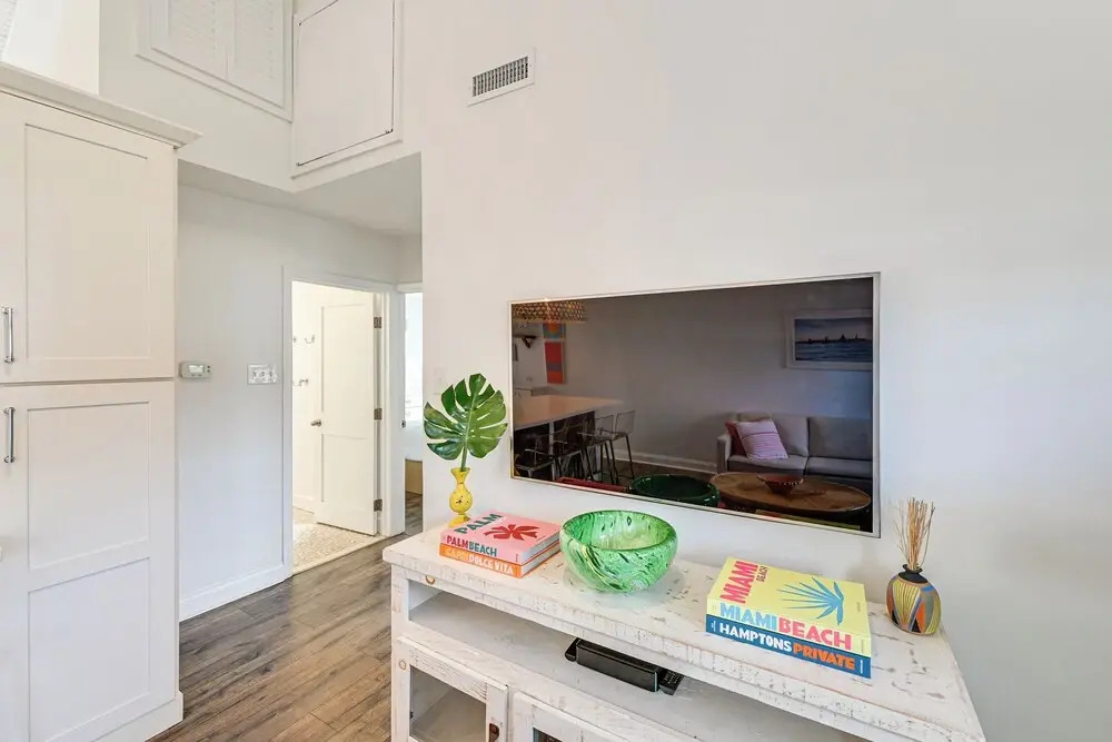 Walk to Beach & Dtwn Dining! Avalon Coastal Escape