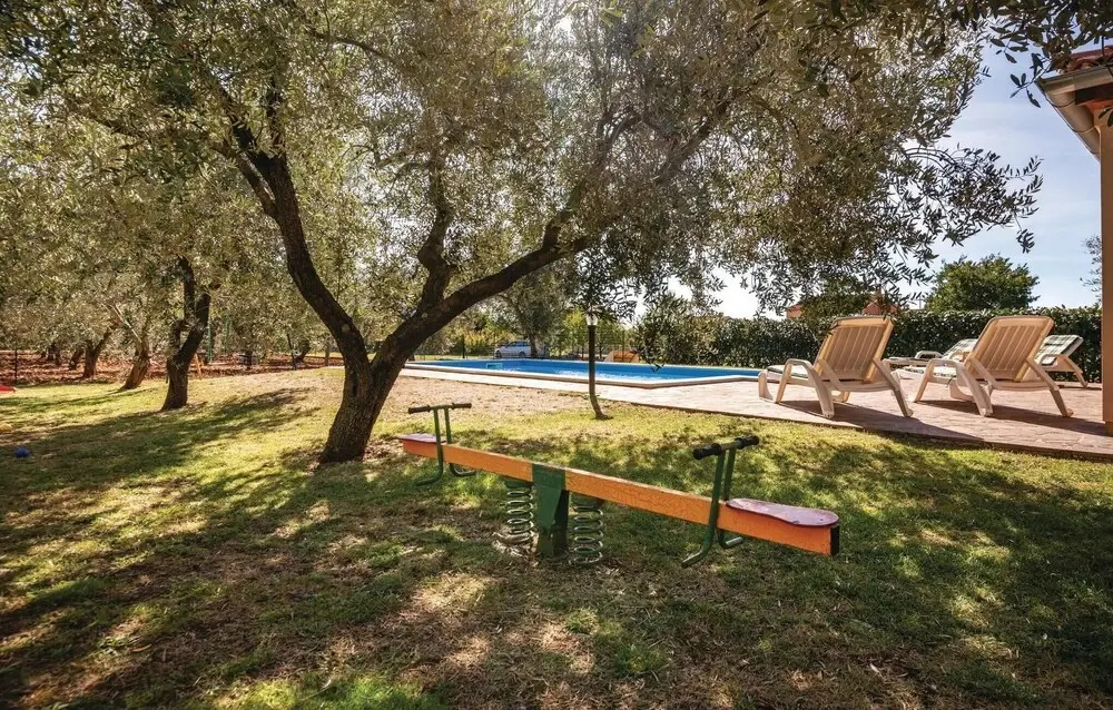 Awesome Home in Vodnjan With Wifi and 2 Bedrooms