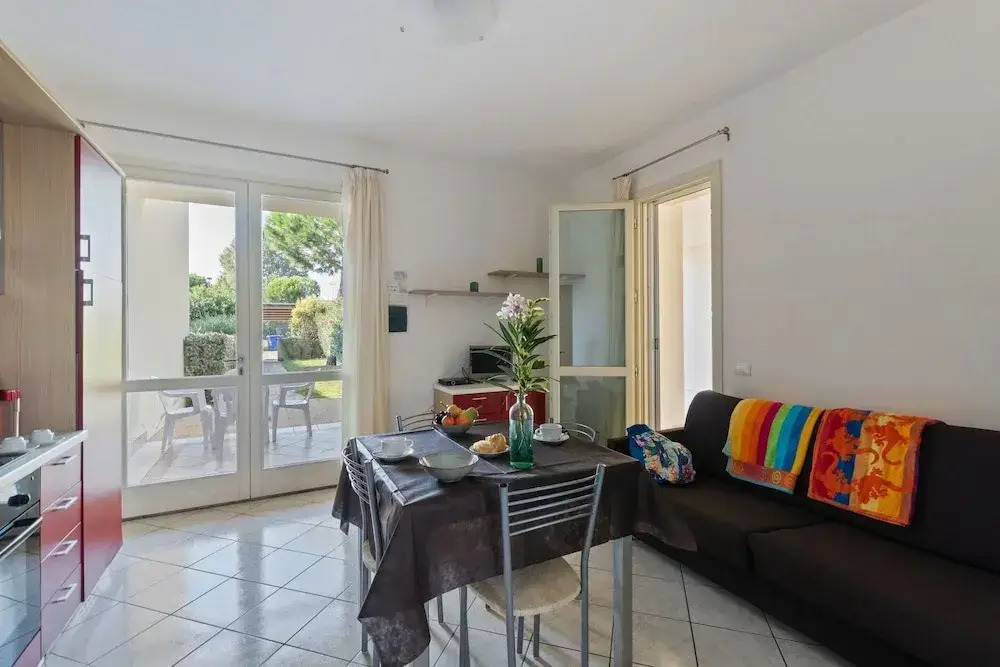 Sunny Coastal Escape in Lido