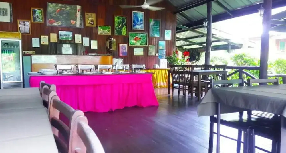 Sukau Backpackers Bed & Breakfast