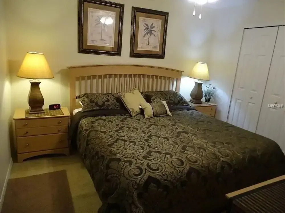 3br, 2.5ba Townhome W/ Lake View, Sunny Rear Yard 3 Bedroom Townhouse by RedAwning